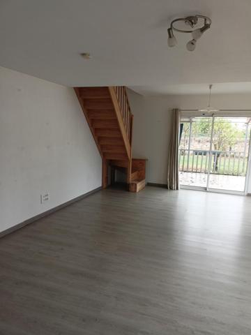 ATOUT DE TAILLE MAISON PRINCIPALE AVEC LOCATION POSSIBLE CENTRE VILLE DE STE RADEGONDE AVEC PROXIMITE ECOLE COMMERCES