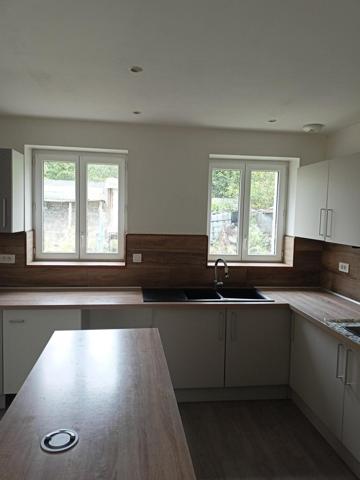 ATOUT DE TAILLE MAISON PRINCIPALE AVEC LOCATION POSSIBLE CENTRE VILLE DE STE RADEGONDE AVEC PROXIMITE ECOLE COMMERCES