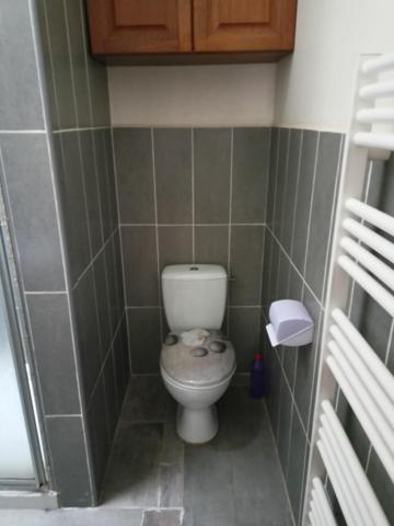 ATOUT DE TAILLE MAISON PRINCIPALE AVEC LOCATION POSSIBLE CENTRE VILLE DE STE RADEGONDE AVEC PROXIMITE ECOLE COMMERCES