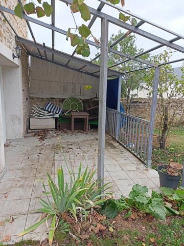 ATOUT DE TAILLE MAISON PRINCIPALE AVEC LOCATION POSSIBLE CENTRE VILLE DE STE RADEGONDE AVEC PROXIMITE ECOLE COMMERCES