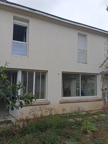 ATOUT DE TAILLE MAISON PRINCIPALE AVEC LOCATION POSSIBLE CENTRE VILLE DE STE RADEGONDE AVEC PROXIMITE ECOLE COMMERCES