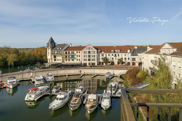 Cergy (95000) Rare à la vente – Appartement T4 avec terrasse, plein Sud-Ouest, face au port de Cergy et à l’Oise.