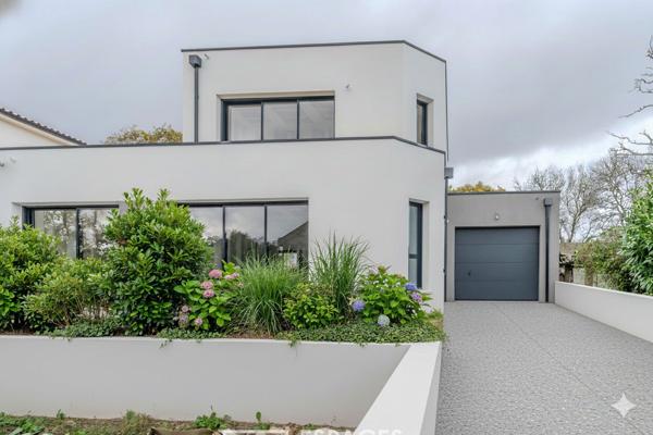 Maison neuve contemporaine RE 2020 à Saint-Marc-sur-Mer