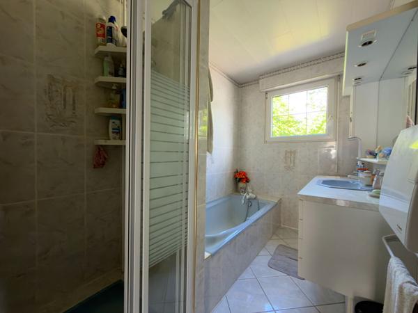 A VENDRE 83470 SAINT MAXIMIN LA SAINTE BAUME MAISON PLAIN PIED  TYPE 4 DE 120M² SUR  2040 M² DE JARDIN DEUX GARAGES PISCINE