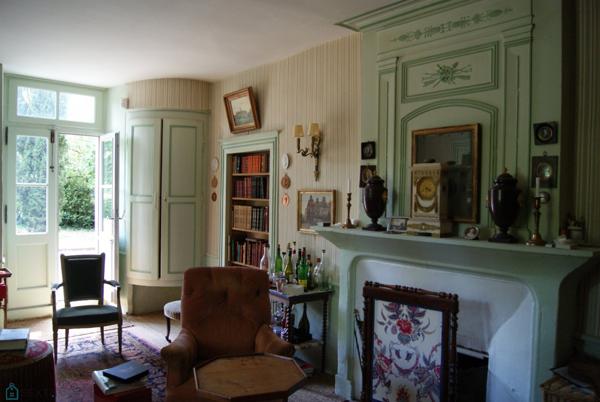 Vaste maison de caractère, maison annexe attenante et parc à Abzac, proche Confolens