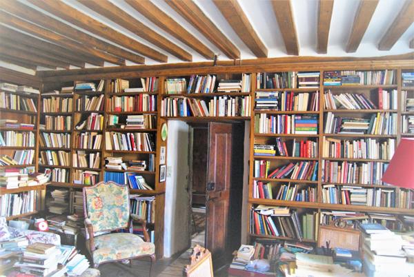 Vaste maison de caractère, maison annexe attenante et parc à Abzac, proche Confolens