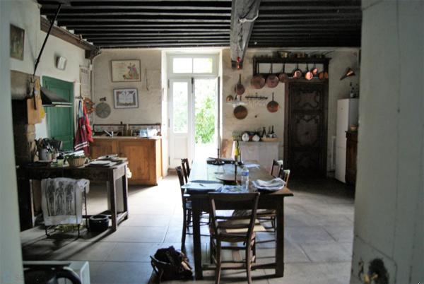 Vaste maison de caractère, maison annexe attenante et parc à Abzac, proche Confolens