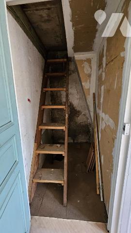 A vendre à VALENCE-EN-POITOU, COUHE, Un ensemble immobilier comprenant un local  et un appartement