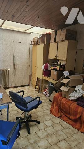 A vendre à VALENCE-EN-POITOU, COUHE, Un ensemble immobilier comprenant un local  et un appartement