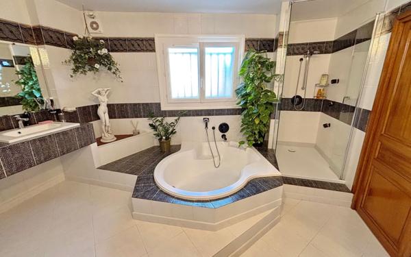 Maison à vendre    5 pièces •  Agde