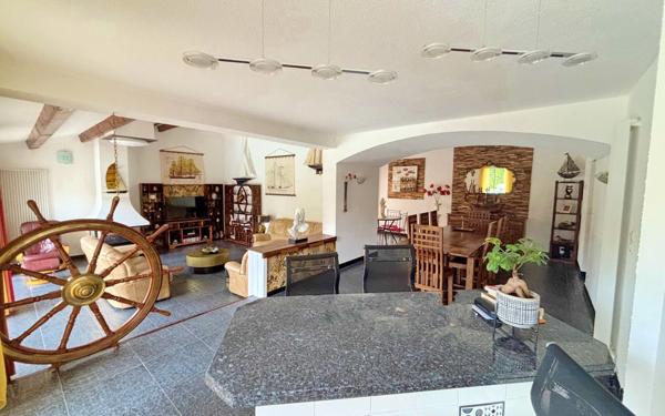 Maison à vendre    5 pièces •  Agde