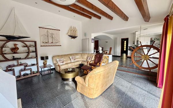 Maison à vendre    5 pièces •  Agde