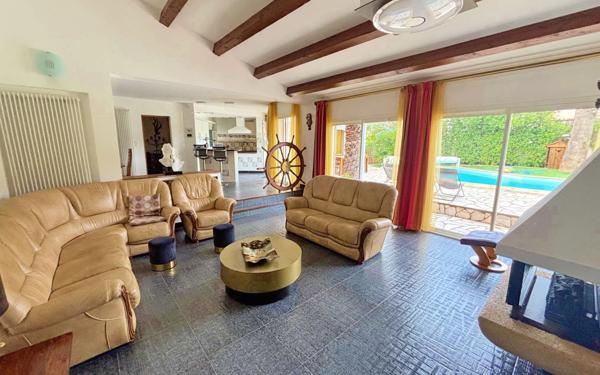 Maison à vendre    5 pièces •  Agde