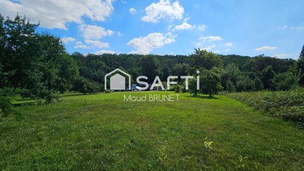 Terrain de loisir d'un hectare avec potentiel de reconstruction