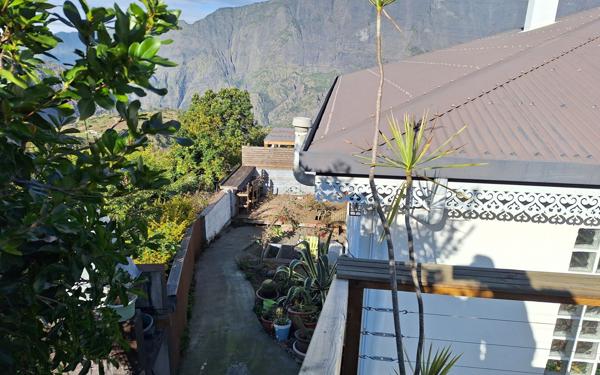 Maison à vendre    4 pièces •  Cilaos