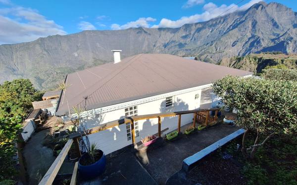 Maison à vendre    4 pièces •  Cilaos