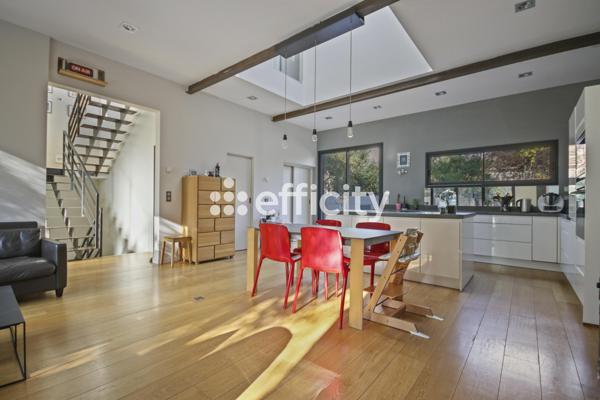 Maison
         6 pièces
        - 159 m² Bien prestige 1 130 000 € *