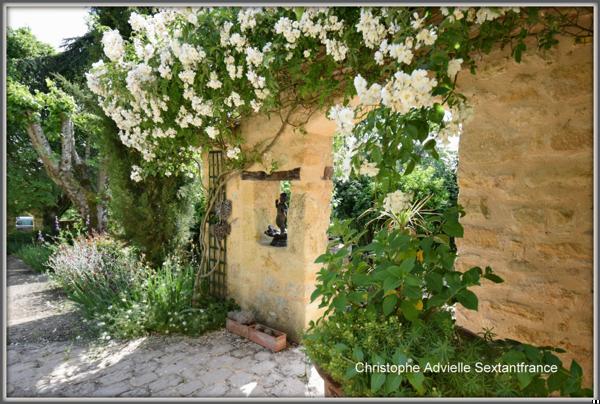Beaumont du Périgord,ensemble du XIV ème, chambres d'hôtes, 2 gîtes, piscine chauffée, jaccuzzi sur 3.5 Ha