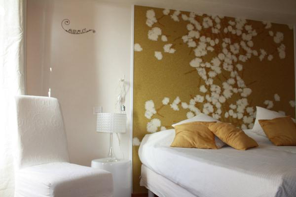 Beaumont du Périgord,ensemble du XIV ème, chambres d'hôtes, 2 gîtes, piscine chauffée, jaccuzzi sur 3.5 Ha