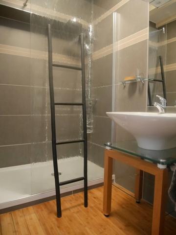 Beaumont du Périgord,ensemble du XIV ème, chambres d'hôtes, 2 gîtes, piscine chauffée, jaccuzzi sur 3.5 Ha