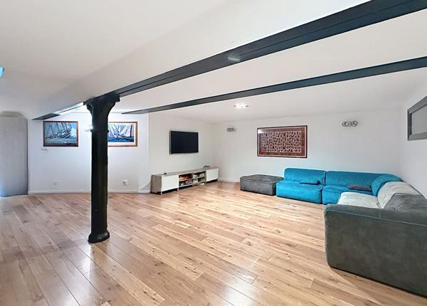 Tourcoing proximité gare TGV, magnifique Loft de 258 m2, 4 chambres, terrasse, garage, parking Tourcoing