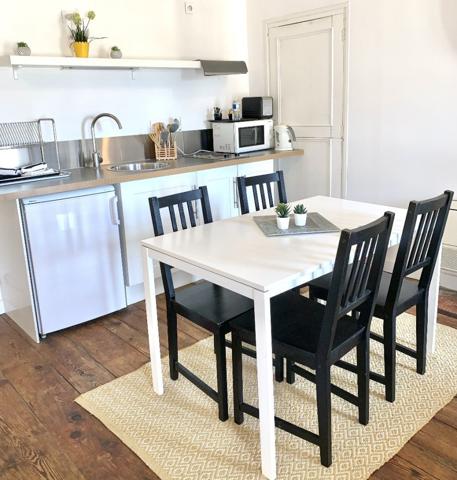 CHALAIS (16) - MAISON BOURGEOISE 400 m2