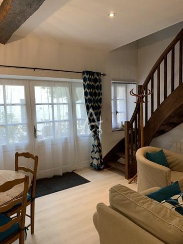 CHALAIS (16) - MAISON BOURGEOISE 400 m2