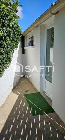Maison  de ville de 60m² avec 2 chambres située en impasse à 400mètres des plages, de l'embarcadère et du centre ville