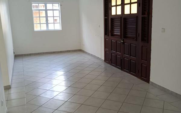 Appartement à louer    3 pièces •  Rivière-Pilote