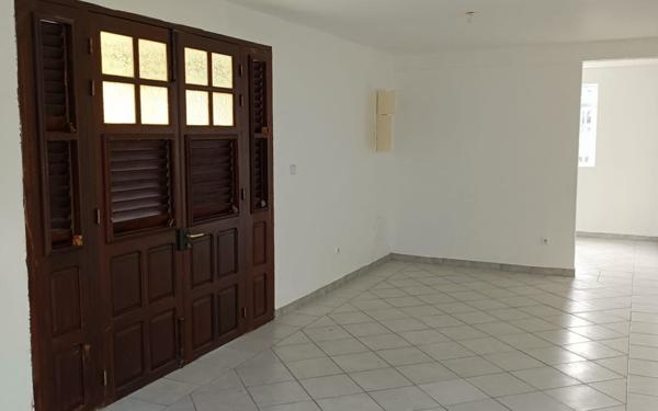 Appartement à louer    3 pièces •  Rivière-Pilote