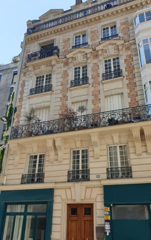Appartement
         1 pièce
        - 16 m² 215 000 € *