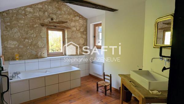 Bâtisse familiale 230 m² avec jardin et garage