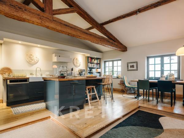 Rare à Carcassonne, cet appartement de 280 m² conjugue élégance, volumes remarquables et terrasse de 50 m² en plein centre-ville.