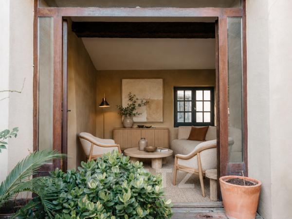 Rare à Carcassonne, cet appartement de 280 m² conjugue élégance, volumes remarquables et terrasse de 50 m² en plein centre-ville.
