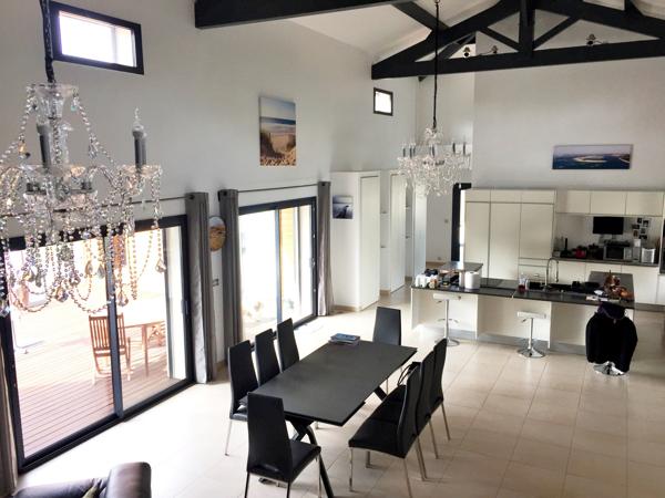 BELLE VILLA CONTEMPORAINE DE 5 CHAMBRES