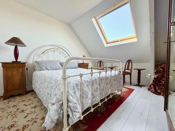 Maison rénovée avec vie de plain-pied + Dépendance à rénover, le tout sur un terrain de 2 533 m².