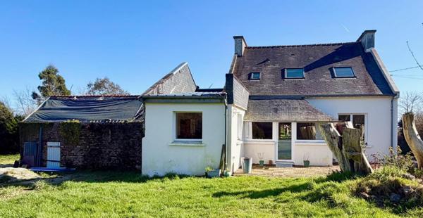 Maison rénovée avec vie de plain-pied + Dépendance à rénover, le tout sur un terrain de 2 533 m².