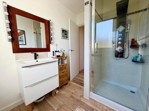 Maison rénovée avec vie de plain-pied + Dépendance à rénover, le tout sur un terrain de 2 533 m².
