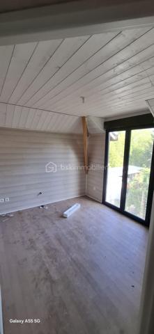 Terrain à vendre à Loris – 1260 m² – 97 000 €

Surface : 1260 m²

Viabilisé : raccordé au tout-à-l'égout, à l’électricité et à l’eau

Construction : terrain constructible, idéal pour projet immobilier

Bâtis existants : 3 maisons en bois déjà construites (à finir)

Potentiel : possibilité de construire 3 autres maisons supplémentaires


💰 Prix : 97 000 €

Idéal pour investisseur ou projet familial.