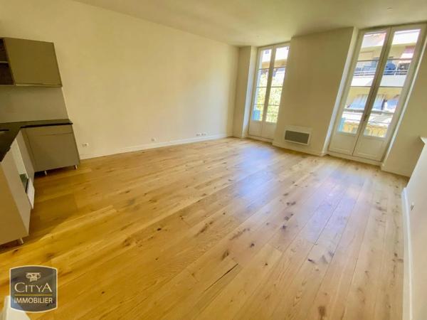 Appartement à louer 3 pièces 72.2m² Toulon (83000)
