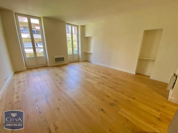 Appartement à louer 3 pièces 72.2m² Toulon (83000)