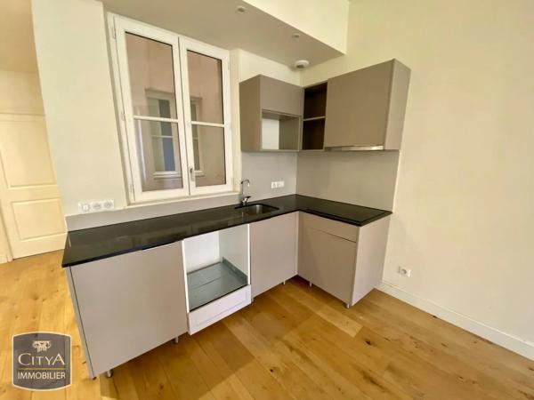 Appartement à louer 3 pièces 72.2m² Toulon (83000)