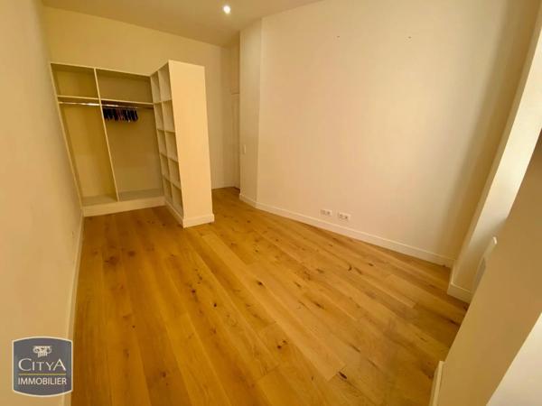 Appartement à louer 3 pièces 72.2m² Toulon (83000)