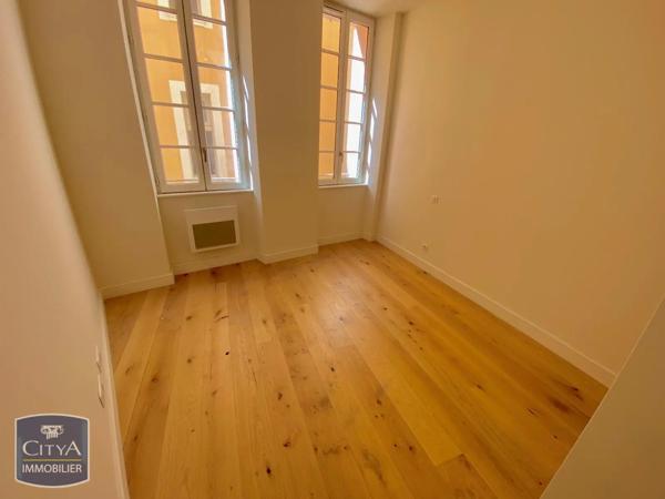 Appartement à louer 3 pièces 72.2m² Toulon (83000)