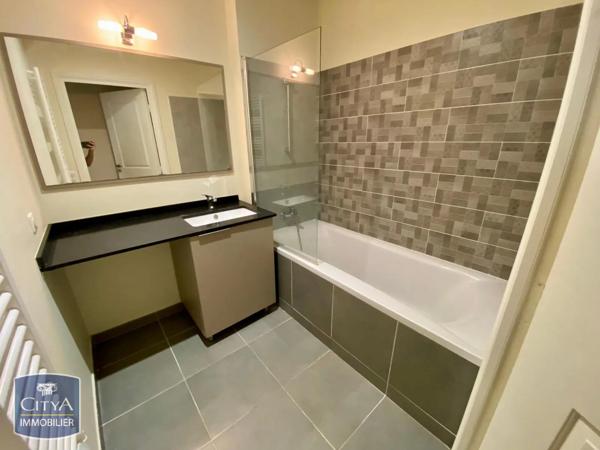 Appartement à louer 3 pièces 72.2m² Toulon (83000)
