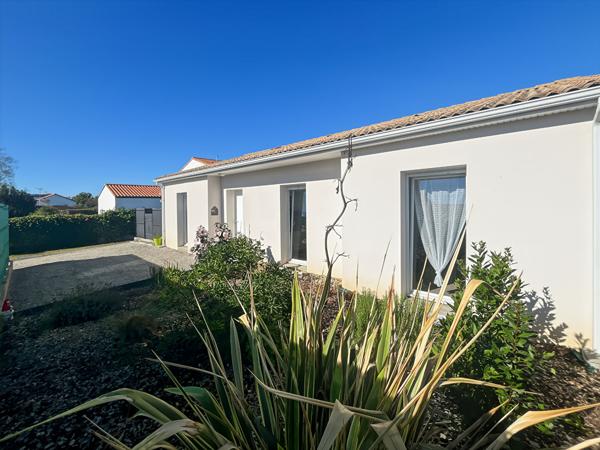 Maison récente de 2020 à vendre à Challans avec terrasse et terrain clos