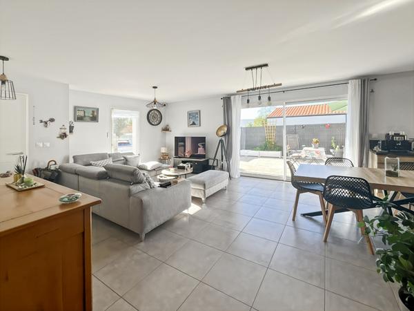 Maison récente de 2020 à vendre à Challans avec terrasse et terrain clos