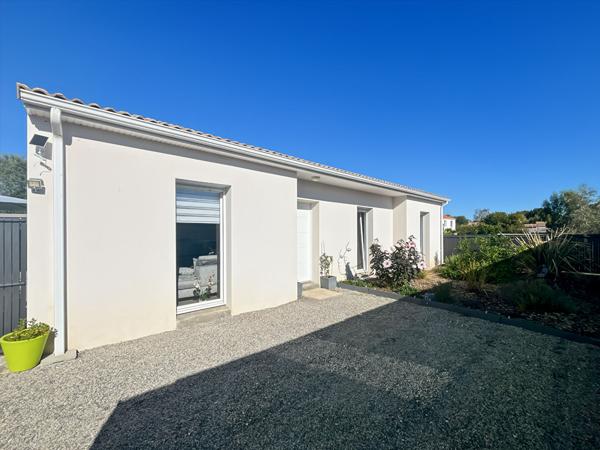Maison récente de 2020 à vendre à Challans avec terrasse et terrain clos