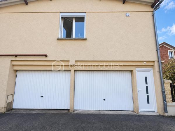 ENSEMBLE IMMOBILIER MIXTE À FORT POTENTIEL

À proximité des commodités et des transports, découvrez cet ensemble immobilier complet, implanté sur une même parcelle et offrant une combinaison rare : activité commerciale, logements et maison avec jardin.

L’ensemble comprend :

Un restaurant d’environ 284 m² situé au rez-de-chaussée ;
Un appartement F2 en duplex de 39,45 m² ;
Un appartement F3 en duplex de 46,91 m² ;
Une maison indépendante F3 de 54,39 m² avec jardin.

Soit une surface diagnostiquée totale d’environ 425 m², réunissant trois logements.

Cet ensemble immobilier représente une véritable opportunité pour un investisseur, une foncière, un marchand de biens ou un professionnel recherchant un actif mixte avec plusieurs possibilités d’exploitation et de valorisation.

Les différents espaces permettent d’envisager une stratégie patrimoniale diversifiée : conservation locative, optimisation des revenus, réorganisation des volumes ou revente distincte des différents éléments, sous réserve des autorisations nécessaires.

Les atouts
Ensemble immobilier vendu en totalité ;
Local commercial de grande superficie ;
Trois logements indépendants ;
Maison avec jardin ;
Diversification des revenus locatifs ;
Une seule parcelle cadastrale ;
Absence de copropriété ;
Emplacement recherché à Chelles.

Emplacement privilégié à proximité immédiate de la gare de Chelles–Gournay, desservie par le RER E et la ligne P du Transilien, avec l’arrivée prochaine de la ligne 16 du Grand Paris Express.

Dossier complet et renseignements financiers communiqués après étude du projet acquéreur.