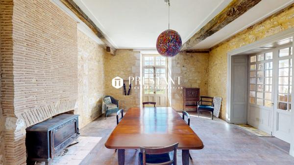 Ravissant manoir en Bergeracois sur plus de 7 hectares de bois et prés, BERGERAC